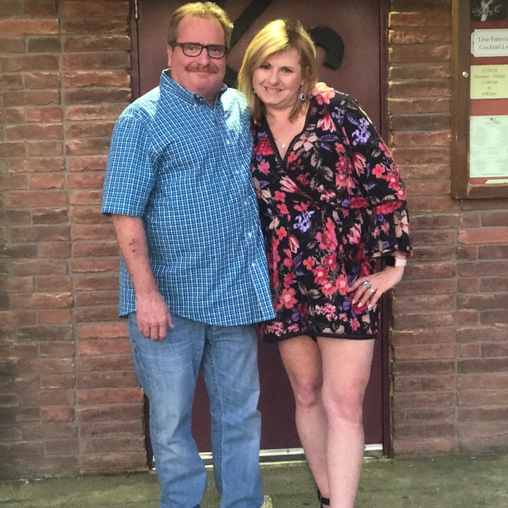 💛Meet your seller Shari. Welcome to my closet!! - Picture 2 of 8